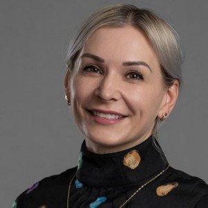 Dr Davina Deniszczyc